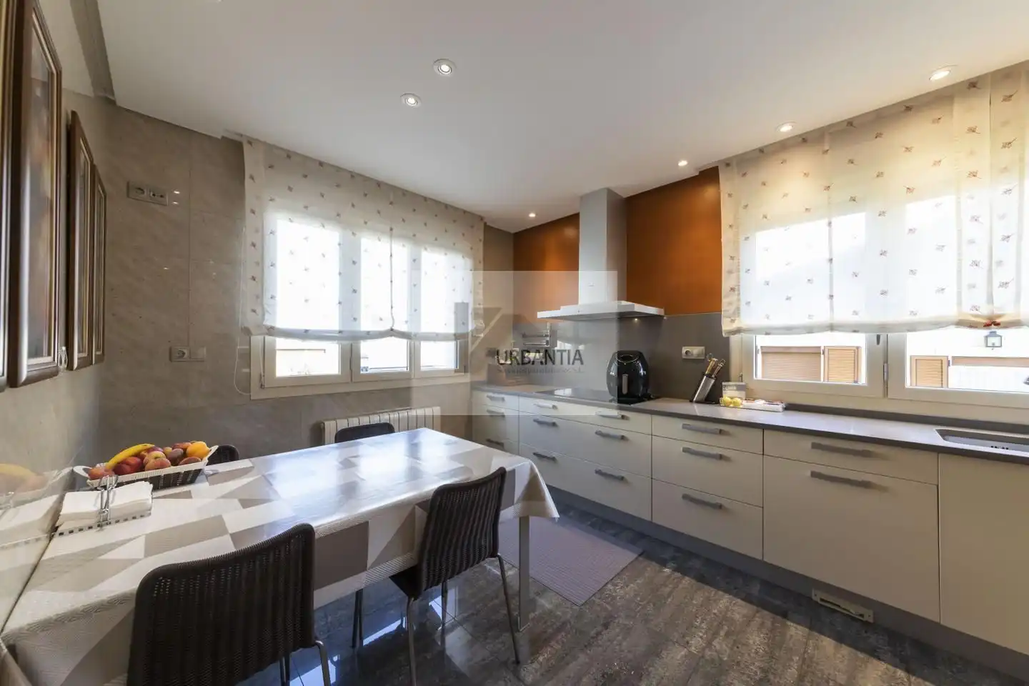 Cocina de Casa o chalet en venta en Cizur con Calefacción, Jardín privado y Parquet