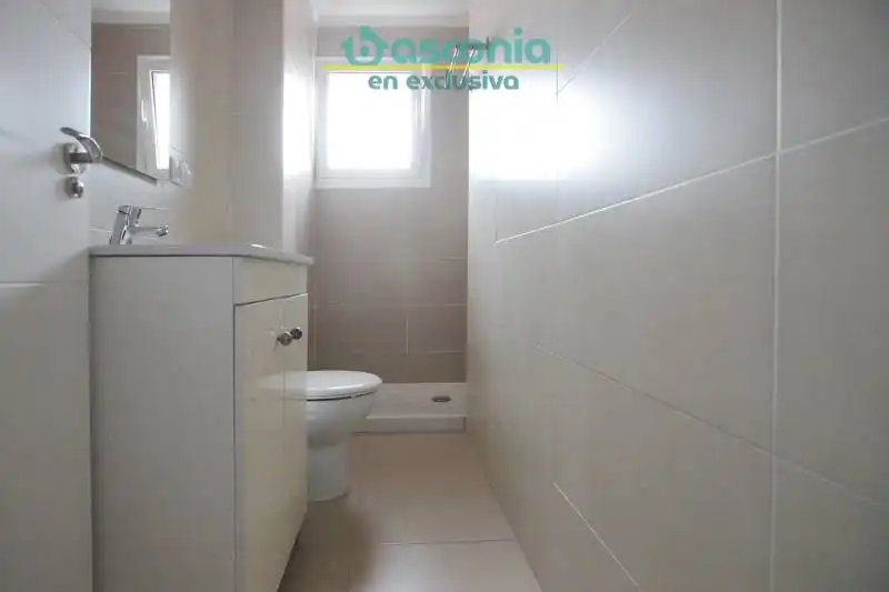 Bany de Pis en venda en Centro - Ariz - Uribarri