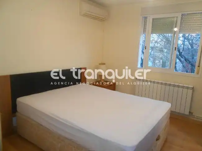 Schlafzimmer von Wohnung zum Verkauf in Madrid mit Klimaanlage, Möbliert und Waschmaschine