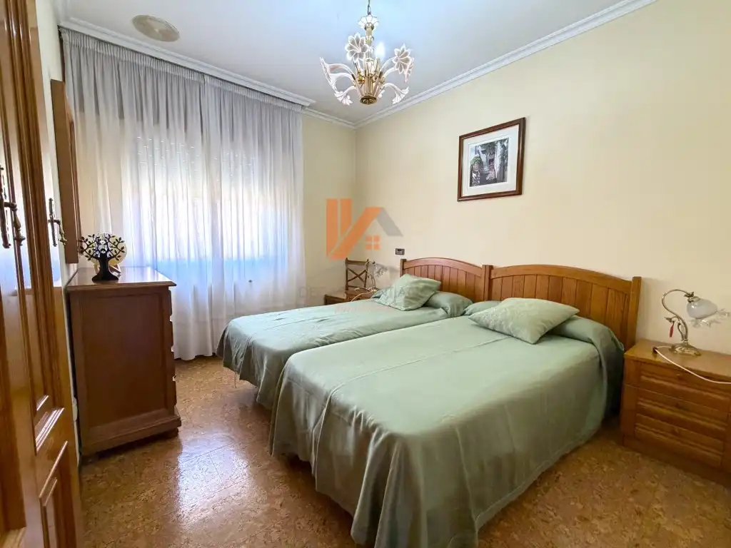 Dormitori de Casa o xalet en venda en Santiago de Compostela  amb Jardí privat i Terrassa
