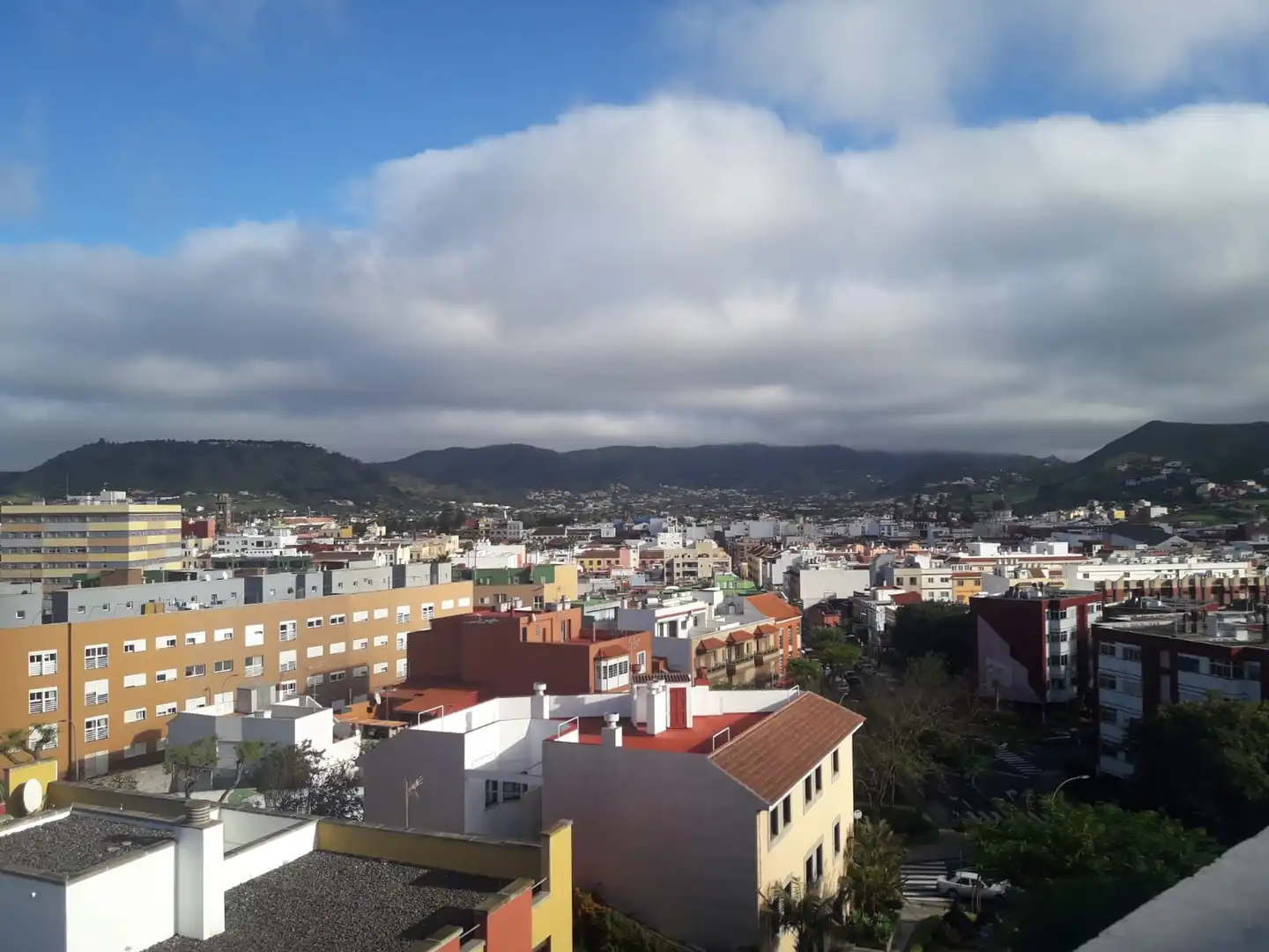 Außenansicht von Wohnung zur Miete in San Cristóbal de la Laguna mit Ofen und Waschmaschine