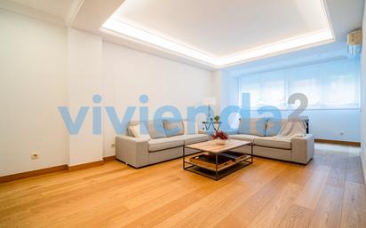 Living room of Flat to rent in  Madrid Capital  with Air Conditioner, Heating and Terrace