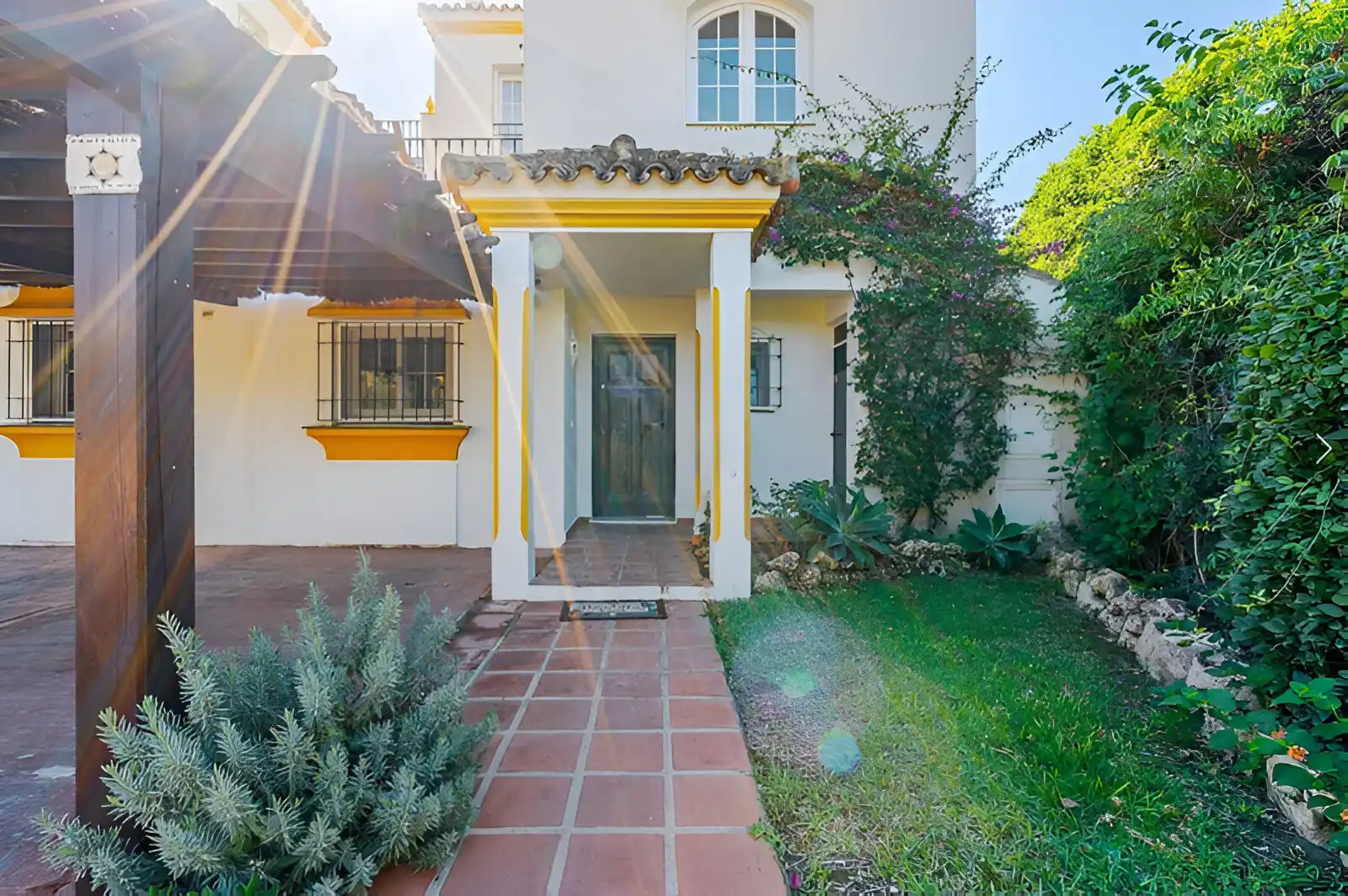 Jardí de Casa adosada en venda en Estepona amb Aire condicionat, Jardí privat i Terrassa