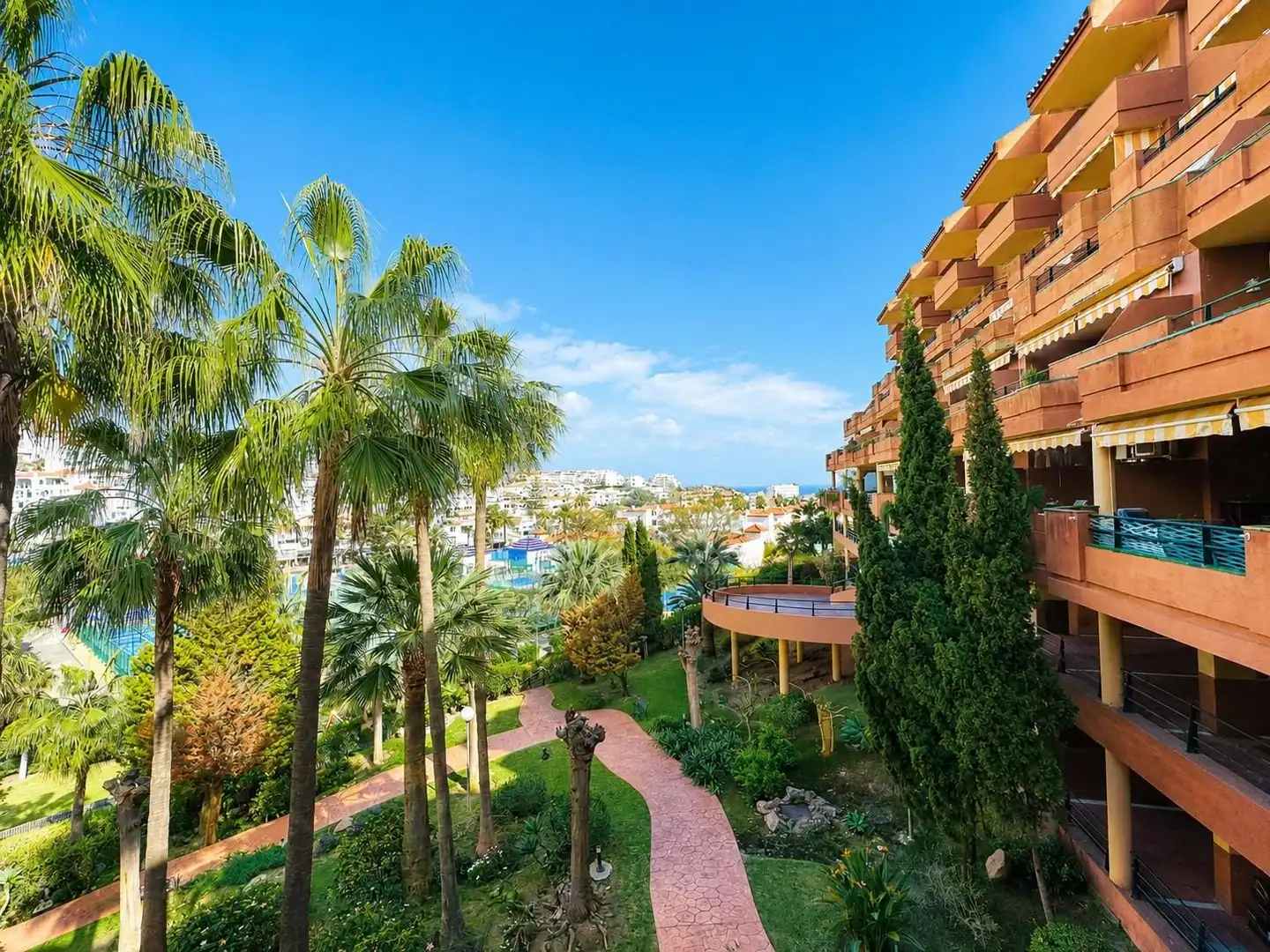 Vista exterior de Piso en venta en Benalmádena con Aire acondicionado, Jardín privado y Terraza