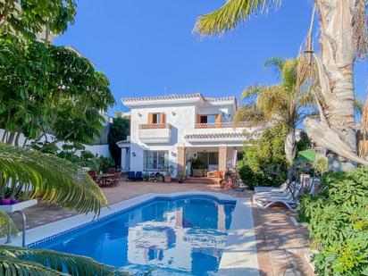 Vista exterior de Casa o xalet de lloguer en Coín amb Aire condicionat, Terrassa i Piscina