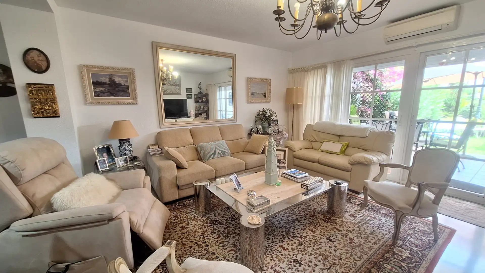 Living room of Detached homes for sale in Estepona  with Air Conditioner, Terrace and Swimming Pool