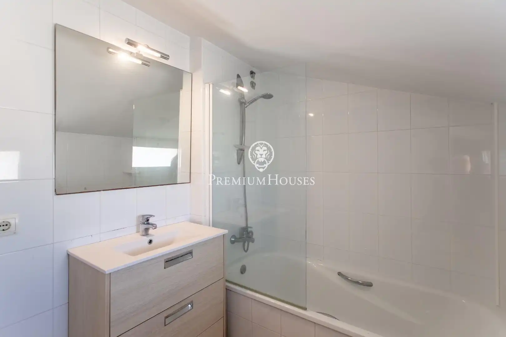 Badezimmer von Maisonette zum Verkauf in Alella mit Heizung, Balkon und Alarm