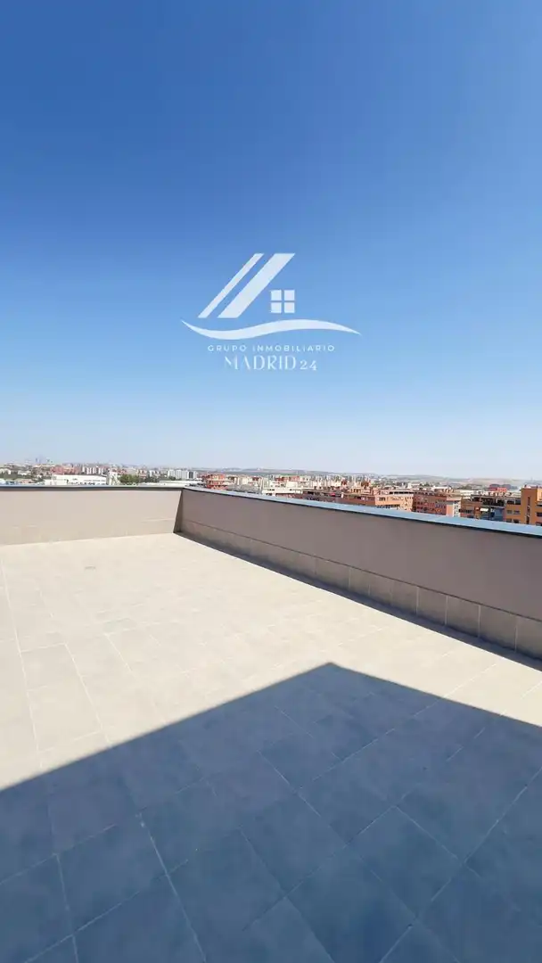 Terraza de Piso en venta en Madrid con Aire acondicionado, Piscina y Piscina comunitaria