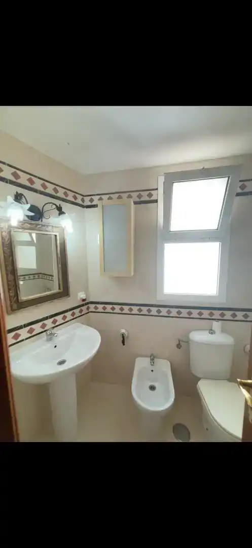 Baño de Dúplex en venta en Carmona con Aire acondicionado, Jardín privado y Parquet