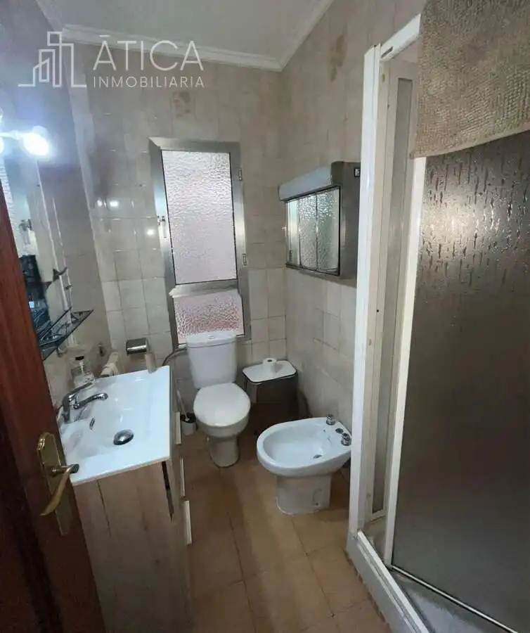 Baño de Piso de alquiler en Salamanca con Calefacción y Amueblado