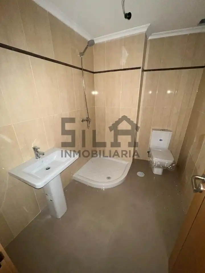 Baño de Piso en venta en San Cibrao das Viñas con Calefacción y Trastero