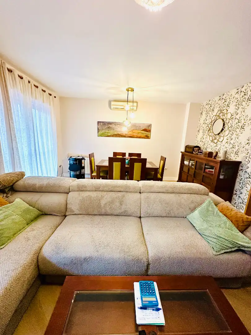Sala de estar de Casa adosada en venta en Parla con Aire acondicionado, Calefacción y Jardín privado
