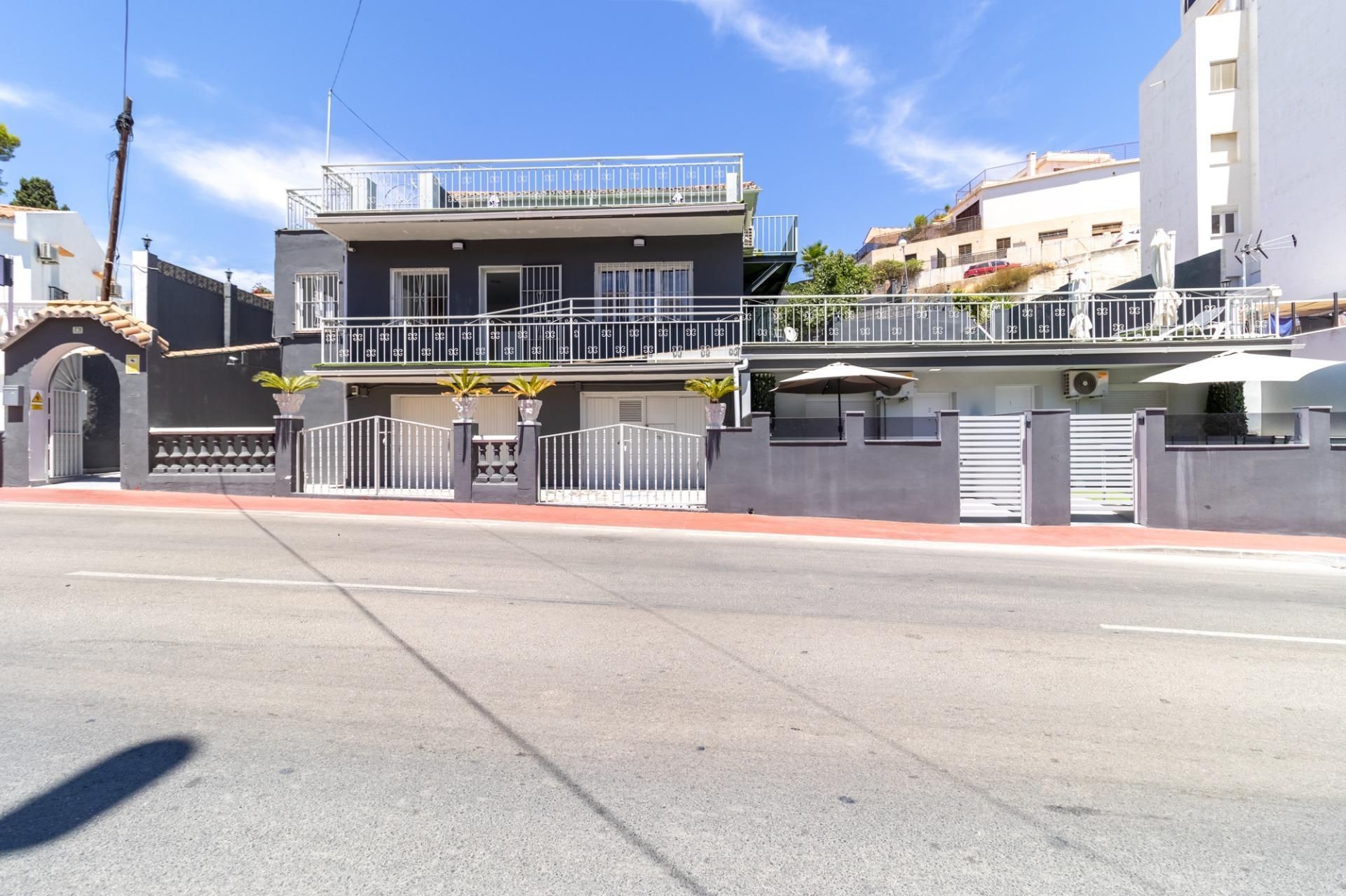 Vista exterior de Edifici en venda en Fuengirola