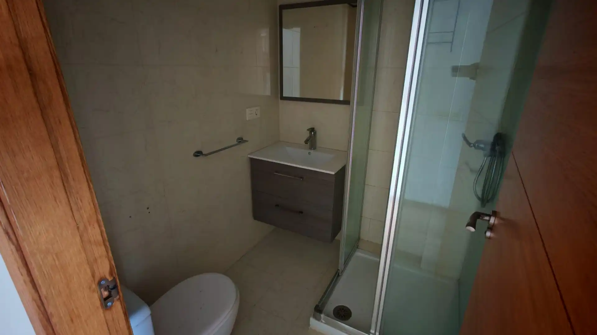 Badezimmer von Einfamilien-Reihenhaus zum Verkauf in Valencia mit Terrasse, Abstellraum und Ofen