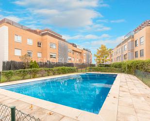 Swimming pool of Apartment to rent in  Madrid Capital  with Air Conditioner, Heating and Private garden