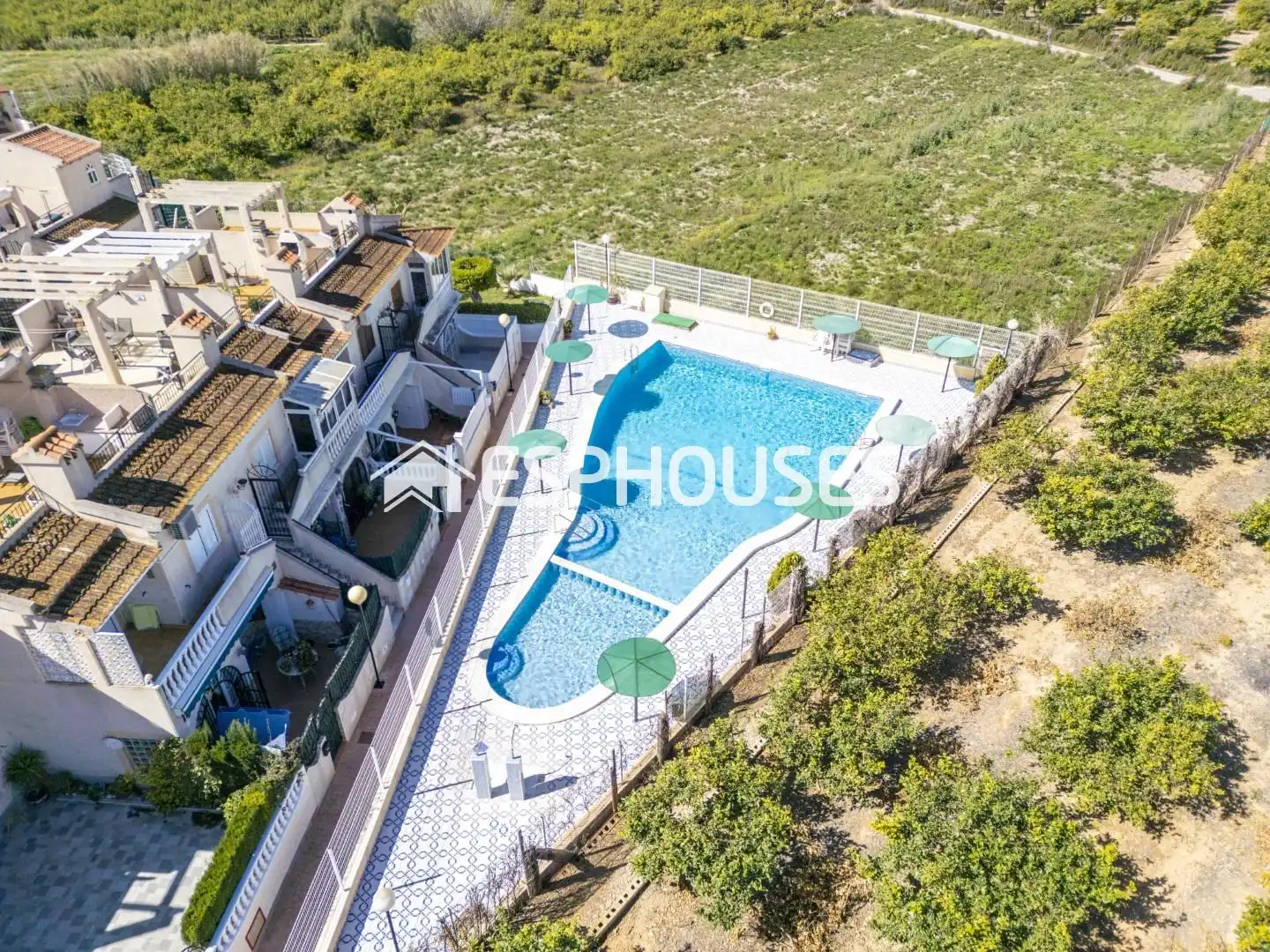 Piscina de Planta baja en venta en Guardamar del Segura con Aire acondicionado, Terraza y Amueblado