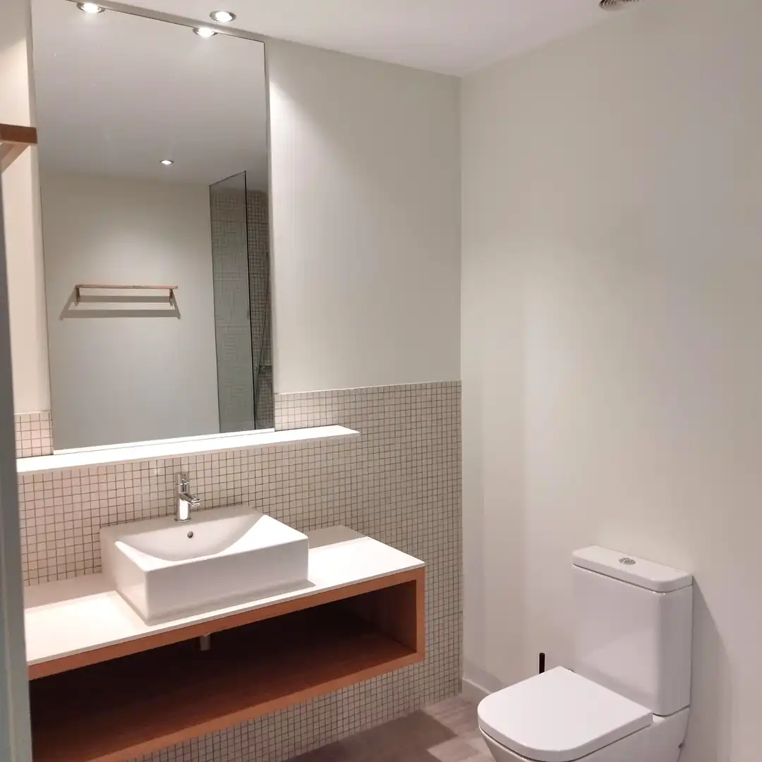 Badezimmer von Wohnung zur Miete in Barcelona mit Klimaanlage, Heizung und Möbliert