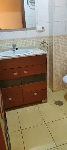Bany de Pis en venda en Gijón  amb Calefacció