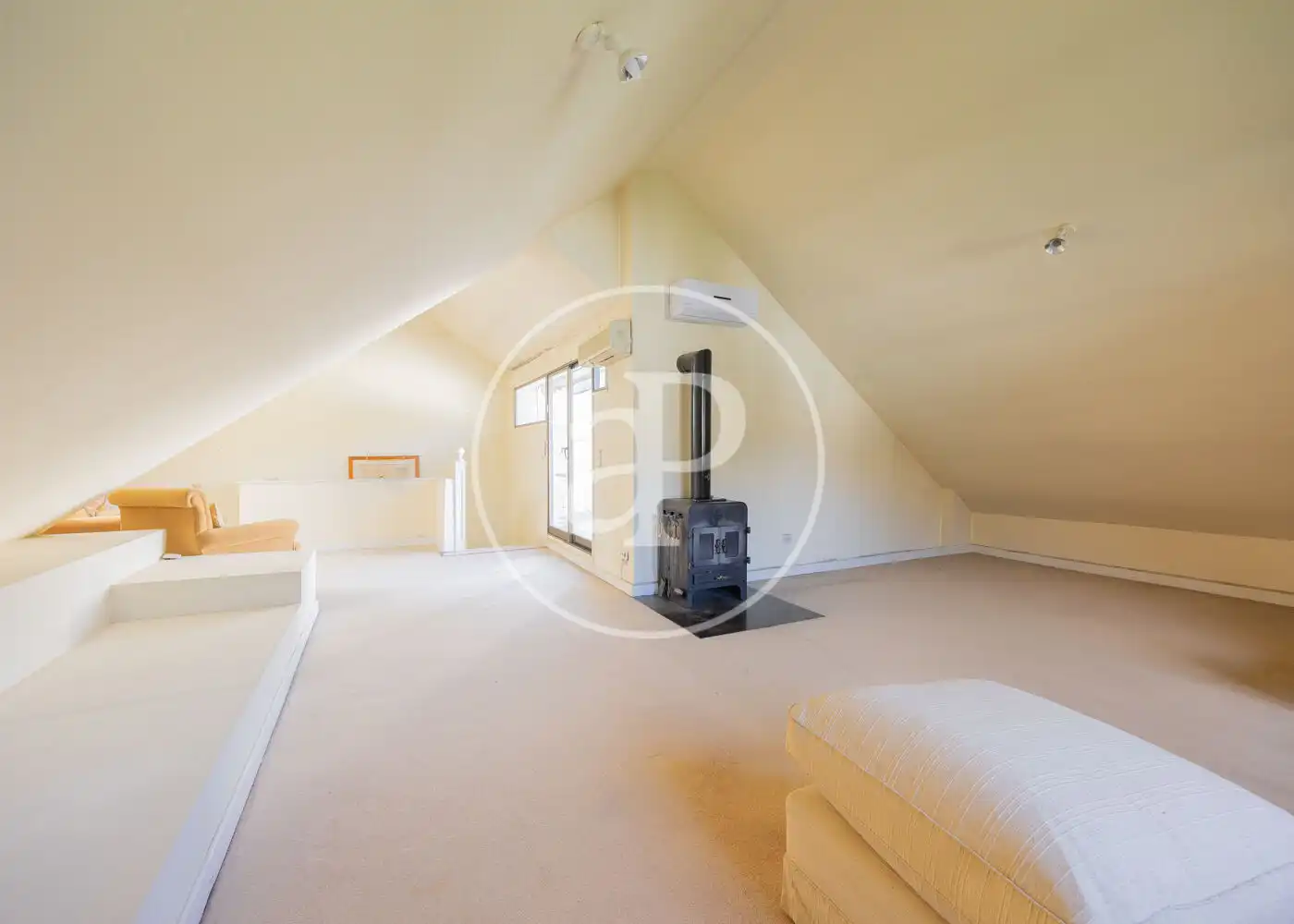 Sala de estar de Casa adosada en venta en Madrid con Aire acondicionado, Calefacción y Jardín privado