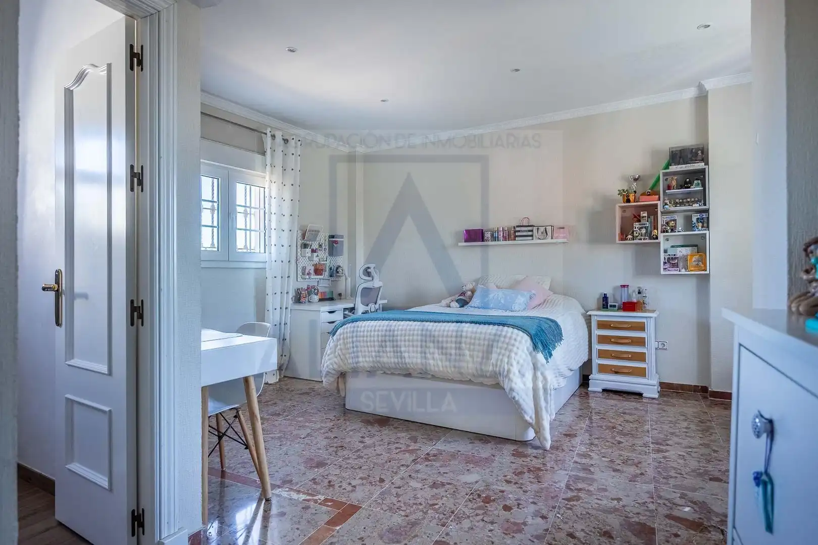 Habitación de Casa o chalet en venta en Valencina de la Concepción con Aire acondicionado, Jardín privado y Piscina comunitaria
