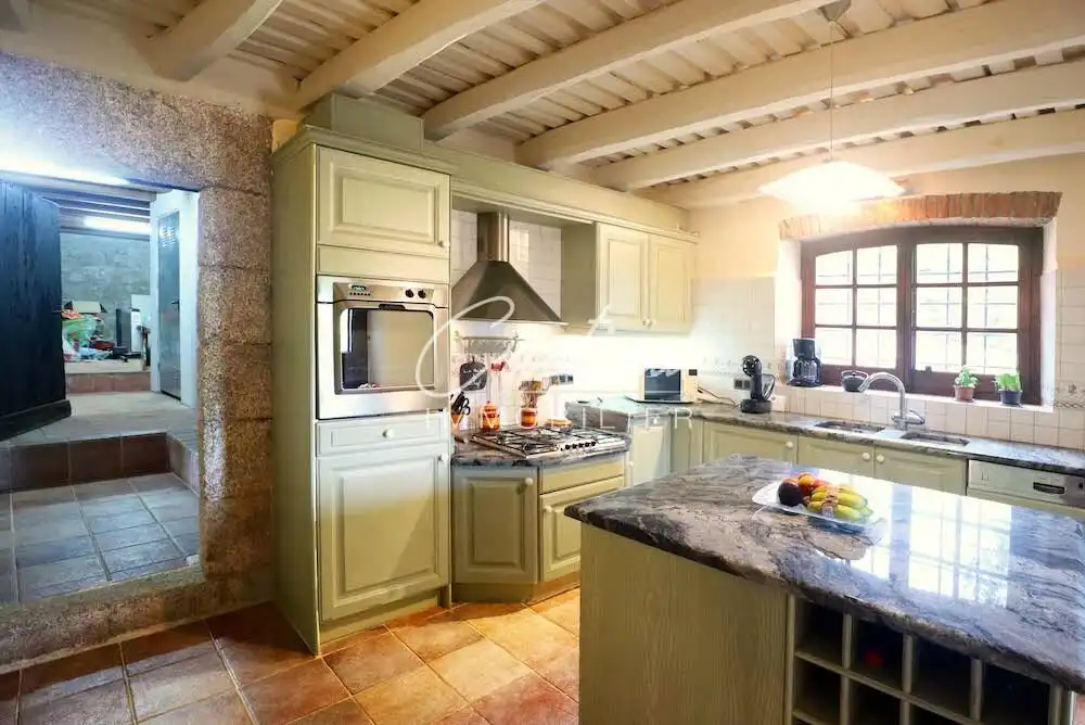 Küche von Country house zum Verkauf in Santa Cristina d'Aro mit Heizung, Privatgarten und Schwimmbad