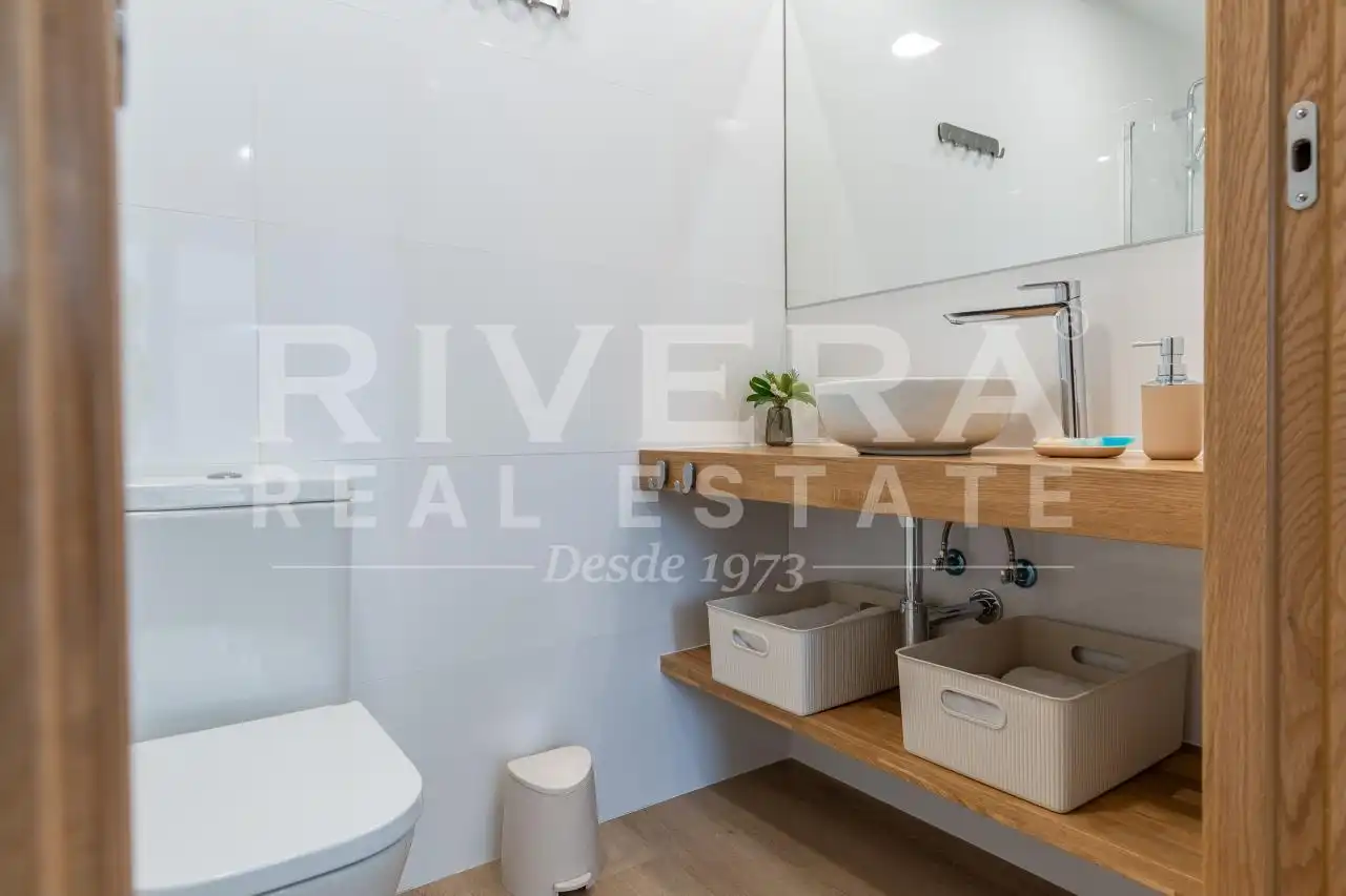 Baño de Apartamento en venta en Sanxenxo con Aire acondicionado, Calefacción y Terraza