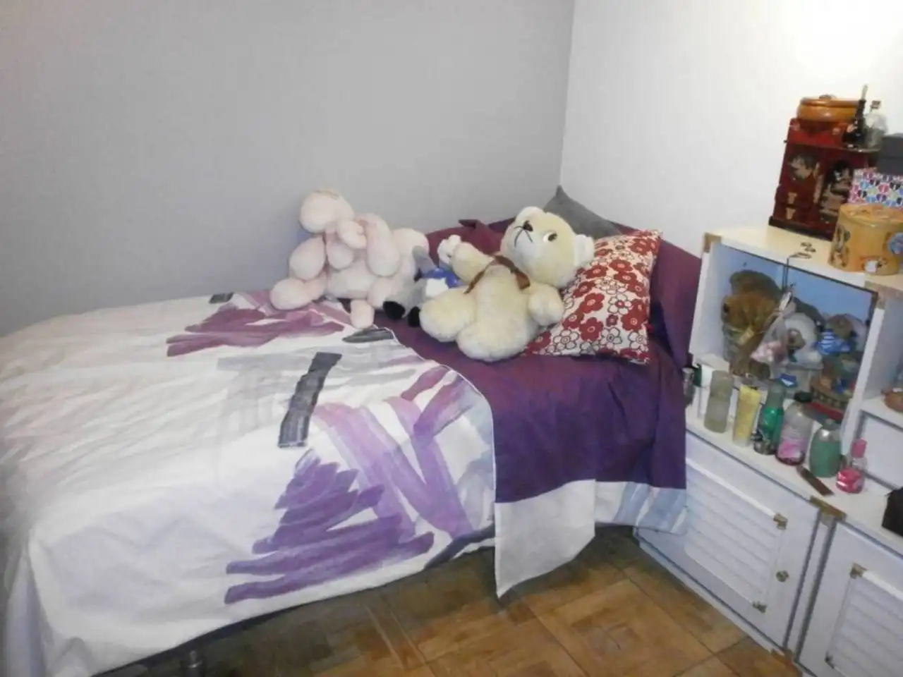 Dormitori de Pis en venda en Oviedo  amb Calefacció, Parquet i Balcó