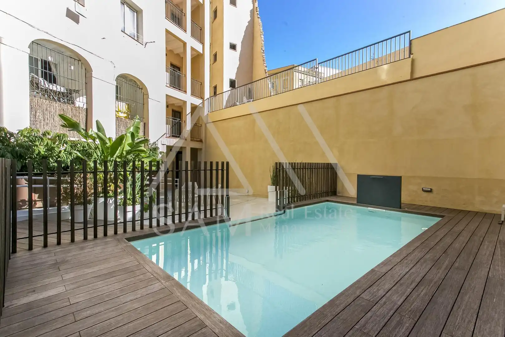 Piscina de Pis en venda en Barcelona amb Calefacció, Balcó i Piscina comunitària
