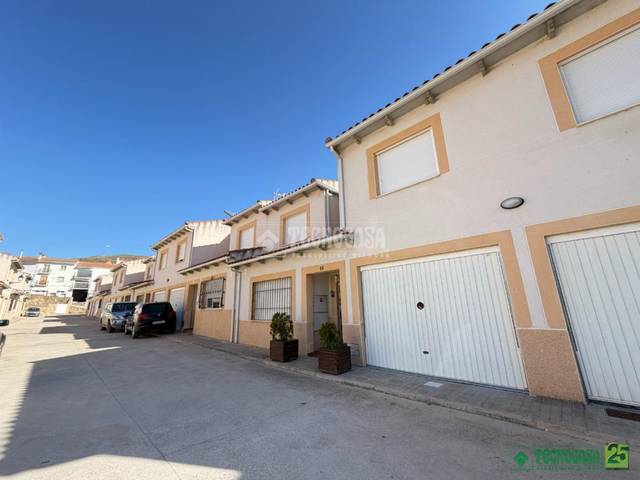Casa adosada en Venta en CALLE HOZ PONIENTE en Barajas de Melo