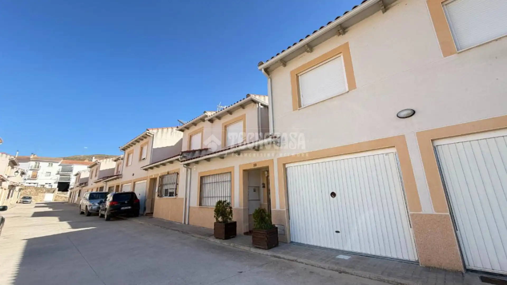 Vista exterior de Casa adosada en venta en Barajas de Melo con Calefacción, Amueblado y Piscina comunitaria