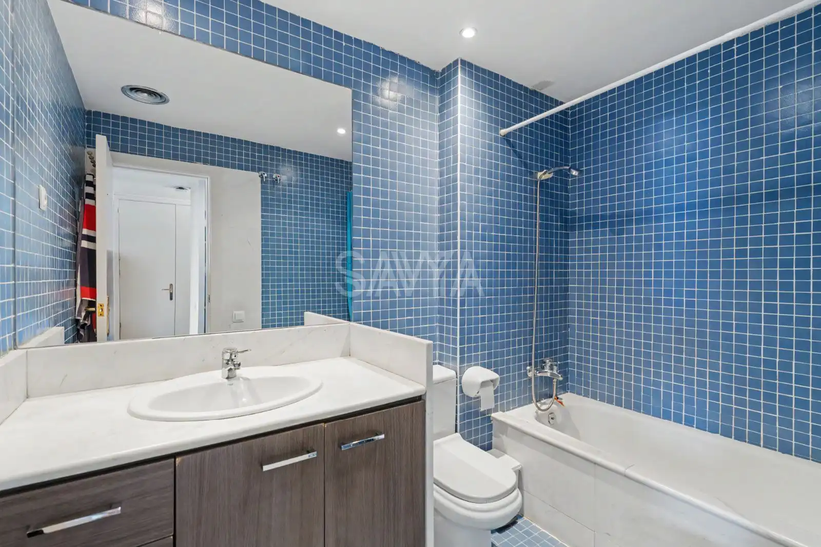 Baño de Casa adosada de alquiler en Barcelona con Aire acondicionado, Calefacción y Parquet