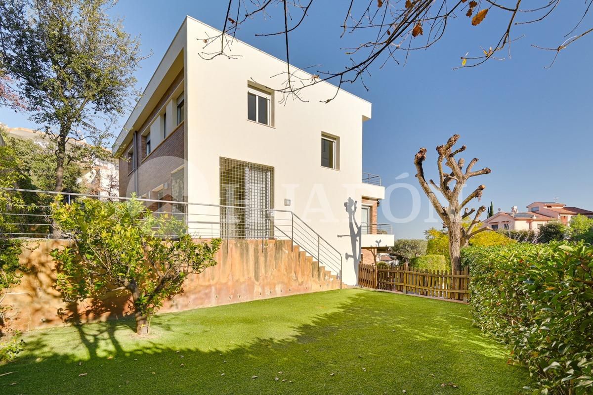 Single-family semi-detached to rent in Teià