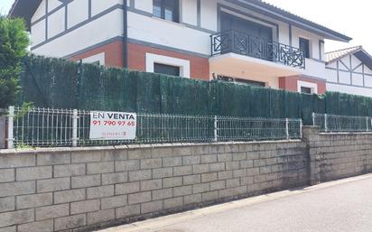 Exterior view of House or chalet for sale in Castro-Urdiales  with Private garden, Terrace and Community pool