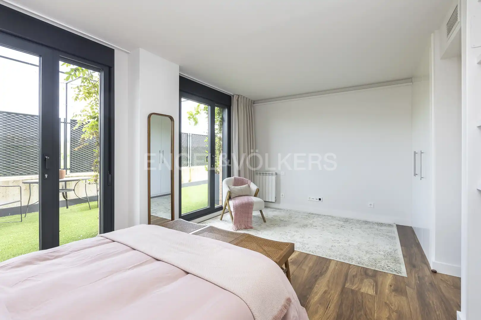 Bedroom of Flat for rent in La Moraleja  with Air Conditioner, Heating and Private garden