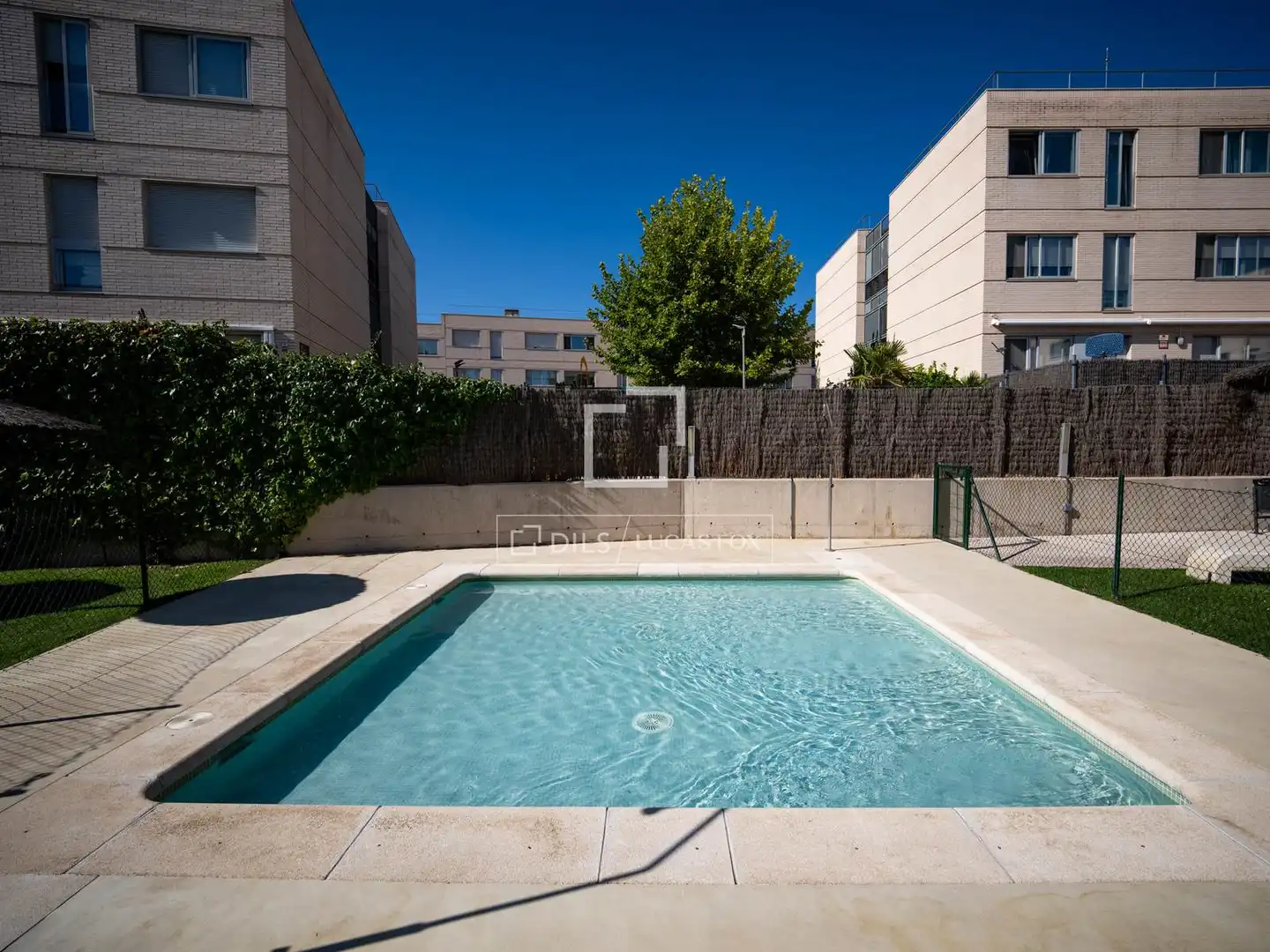 Piscina de Pis de lloguer en Las Rozas de Madrid amb Calefacció, Jardí privat i Parquet