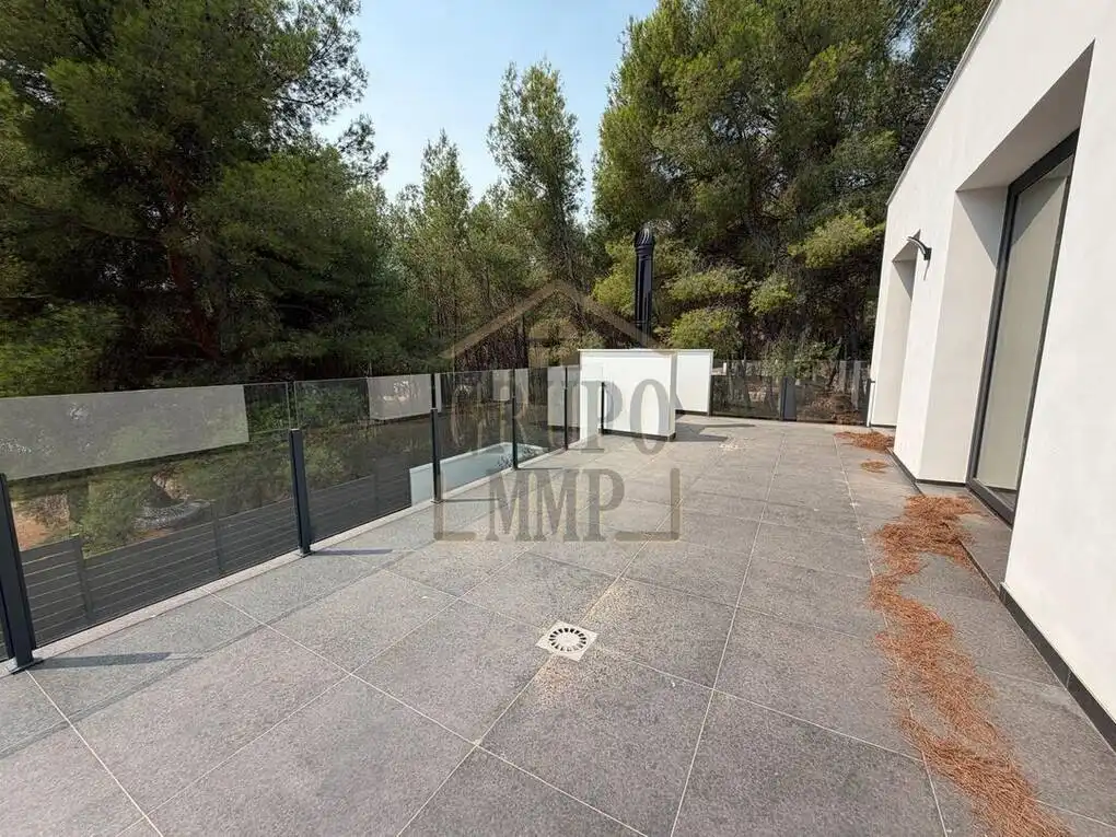 Terrassa de Casa o xalet en venda en Montornés - Las Palmas - El Refugio