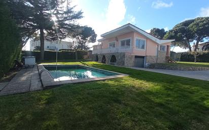 Swimming pool of House or chalet for sale in Villaviciosa de Odón  with Terrace and Swimming Pool