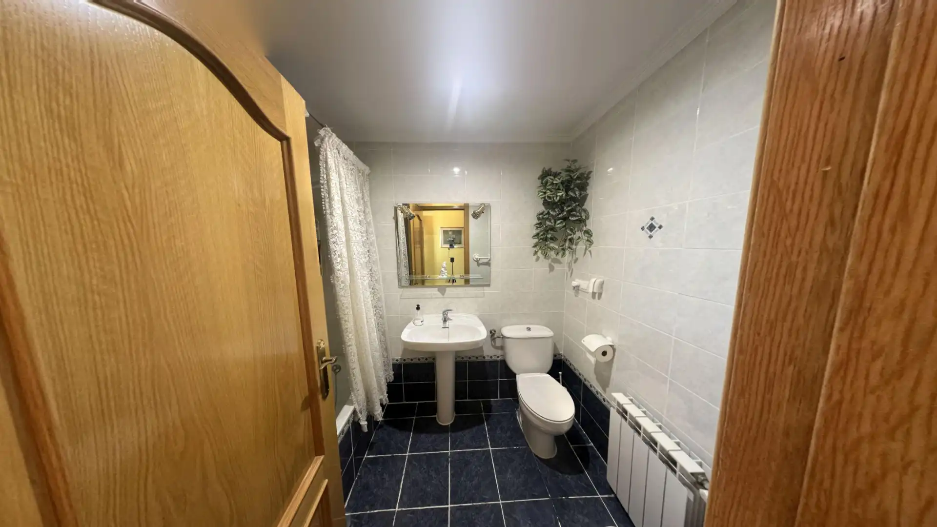 Bathroom of Flat for sale in Utiel  with Heating, Furnished and Washing machine