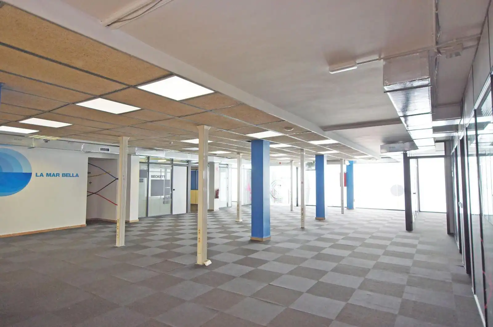Büro zum Verkauf in Barcelona mit Klimaanlage und Terrasse