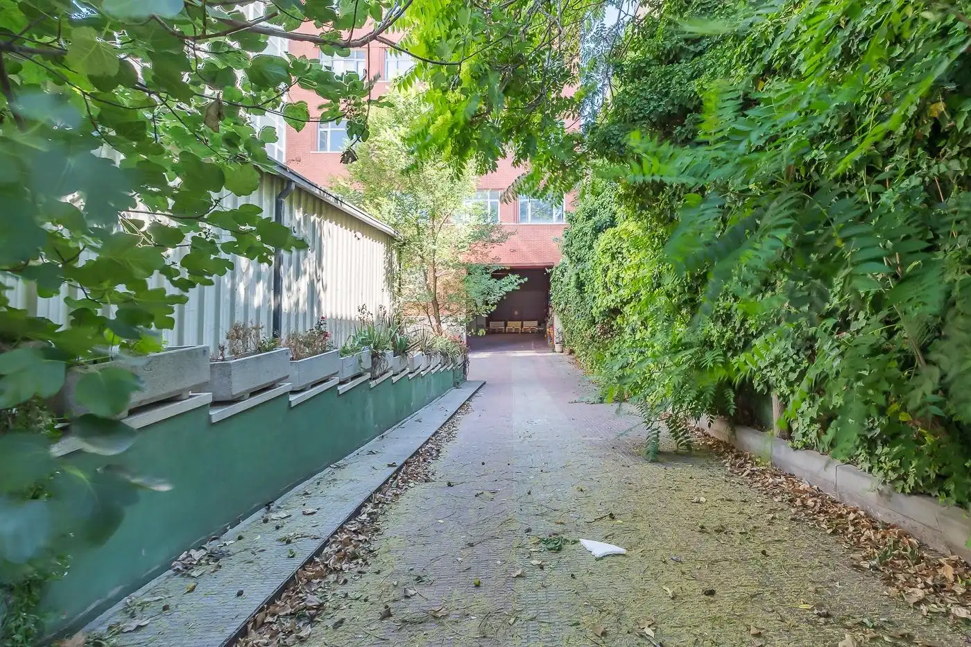 Exterior view of Industrial buildings for rent in Madrid