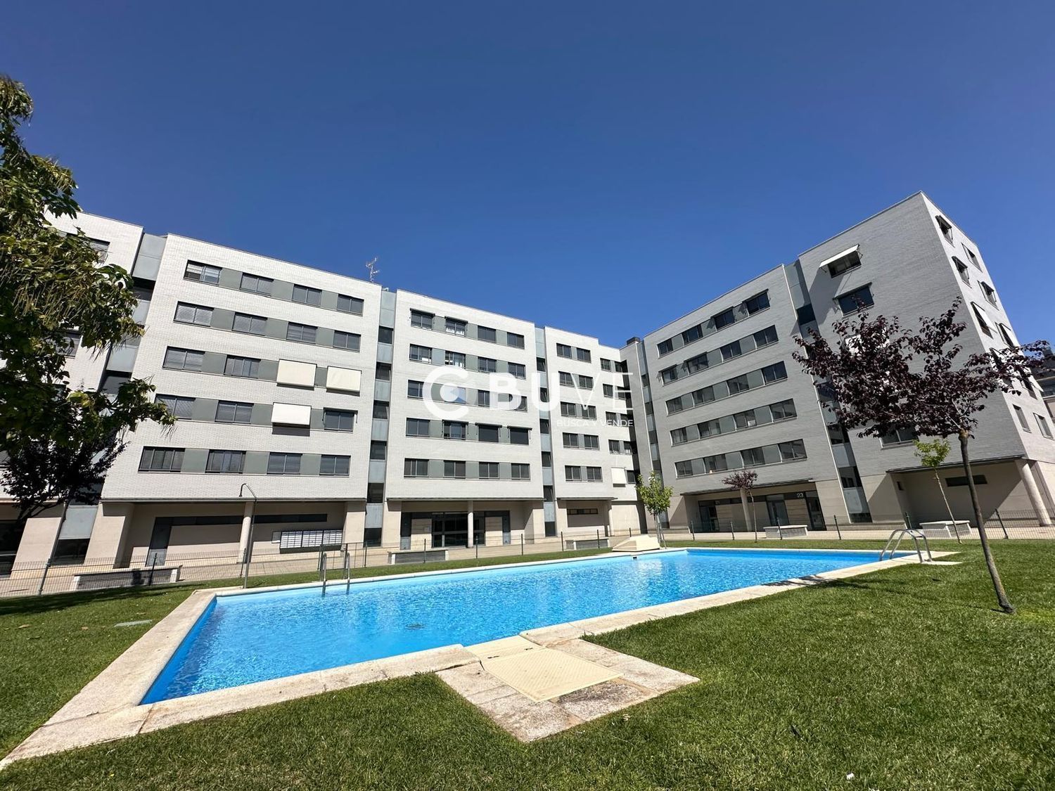 Vista exterior de Pis en venda en Valladolid Capital amb Terrassa, Traster i Piscina