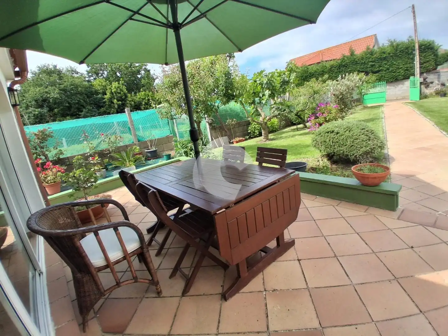 Terrassa de Casa o xalet en venda en Cangas  amb Jardí privat