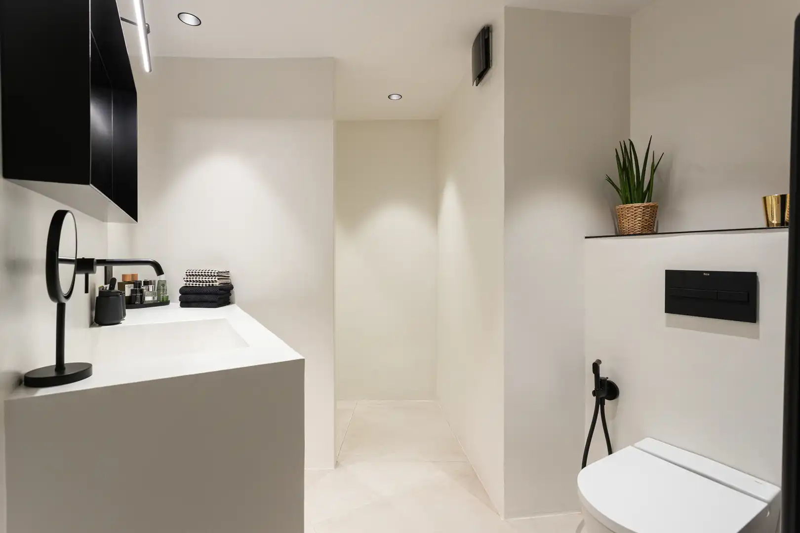 Badezimmer von Dachboden zum Verkauf in Figueres mit Klimaanlage, Heizung und Parkett
