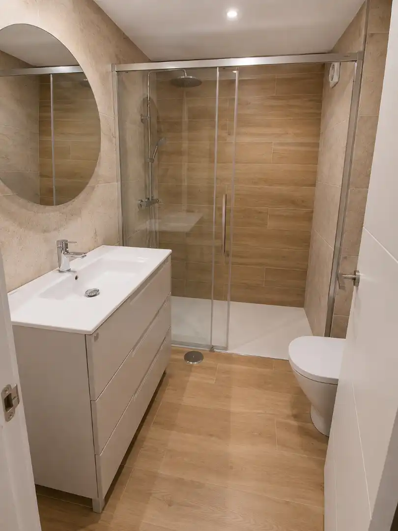 Badezimmer von Wohnung zur Miete in Gijón  mit Heizung, Parkett und Ofen