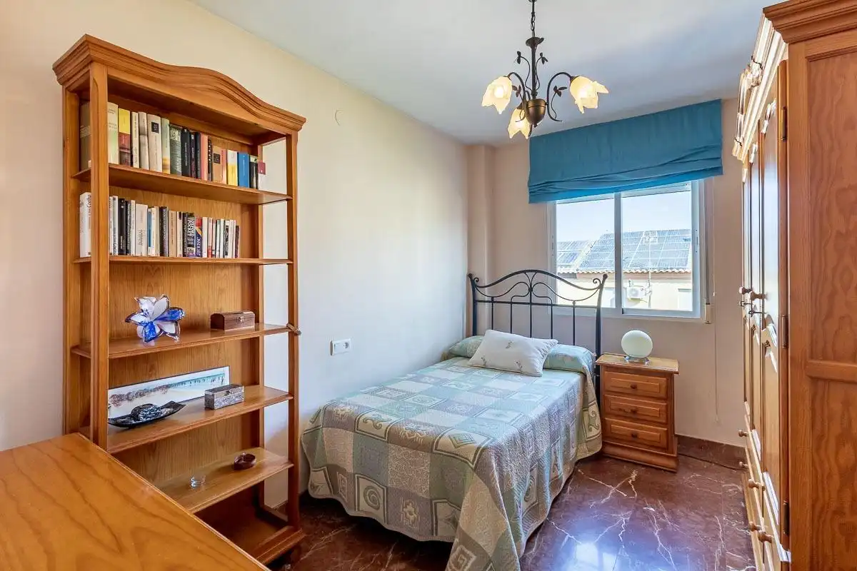Habitación de Casa adosada en venta en Las Gabias con Calefacción, Jardín privado y Terraza