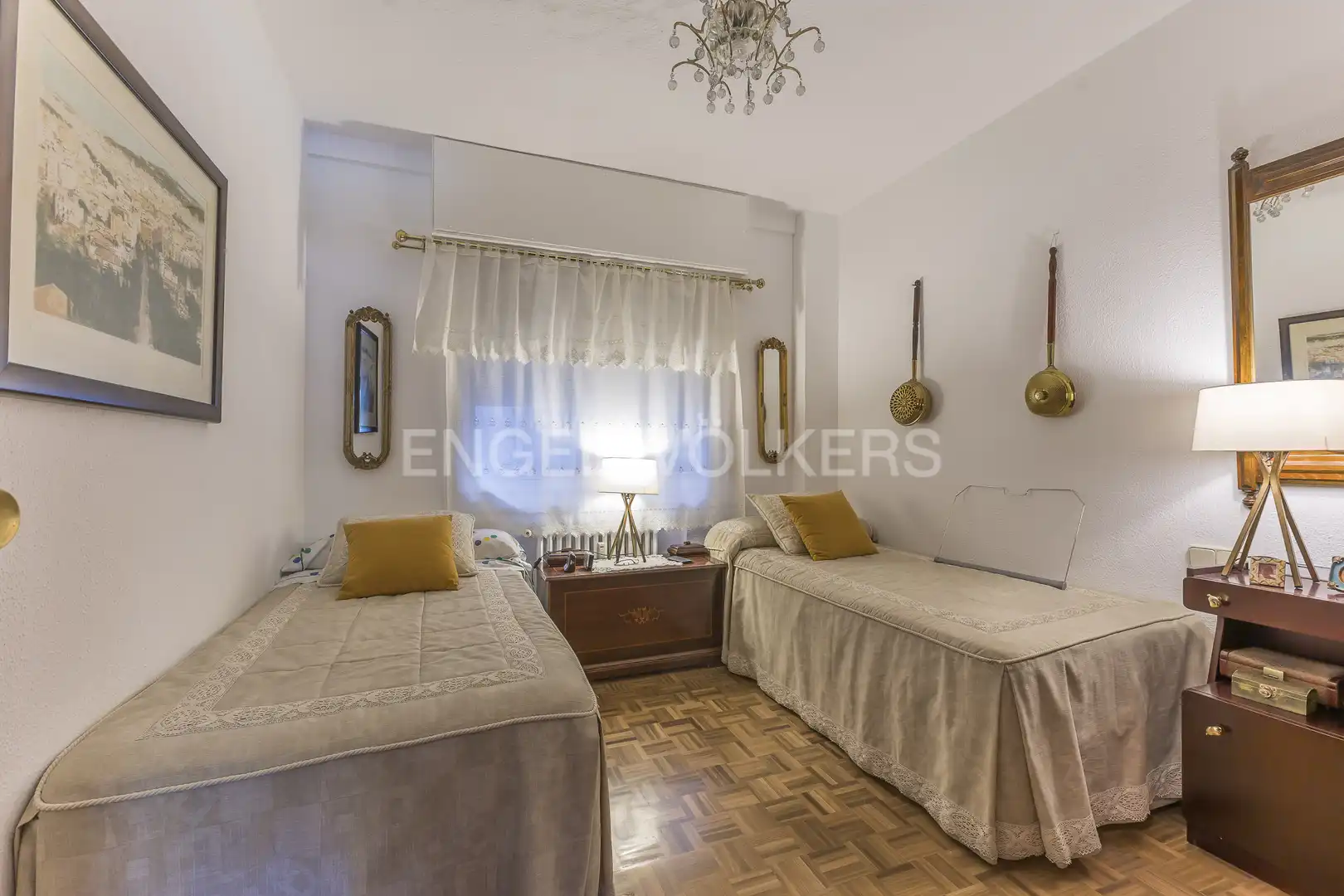 Habitación de Piso en venta en Madrid con Calefacción, Parquet y Terraza
