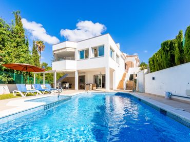 Casa con piscina en venta en Riviera del Sol