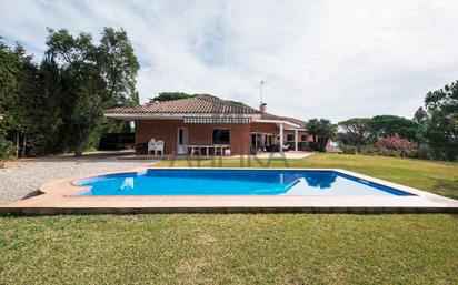 Jardí de Casa o xalet en venda en Sant Vicenç de Montalt amb Calefacció, Piscina i Forn