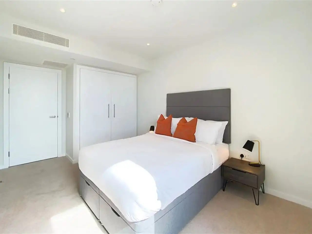 Bedroom of Apartments for share in Casco Antiguo
