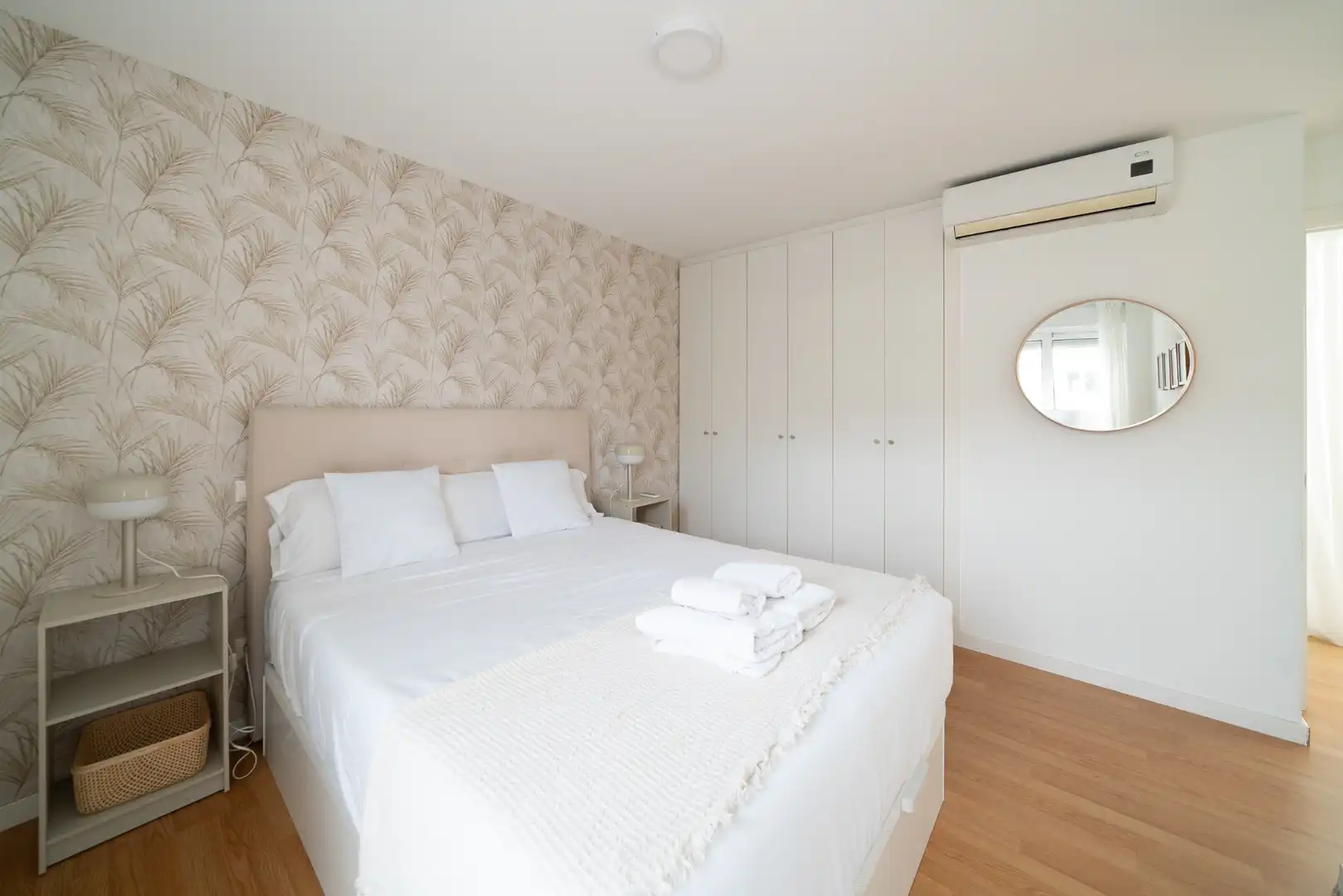 Schlafzimmer von Dachboden zur Miete in Madrid mit Klimaanlage, Heizung und Terrasse